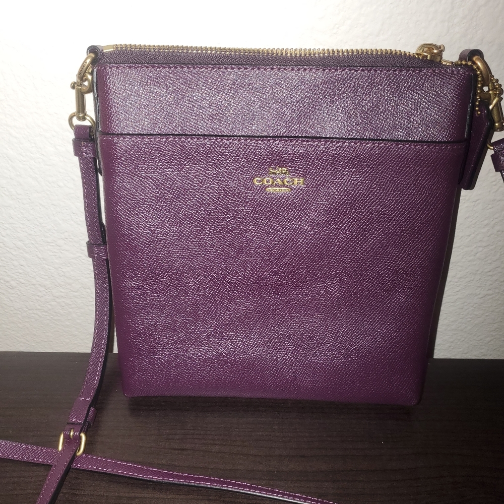 Crossgrain Leather Messenger Crossbody Bag